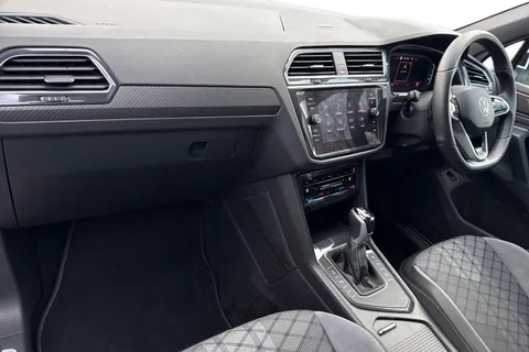 MD22HDF Volkswagen Tiguan 1.5 TSI R-Line DSG Euro 6 (s/s) 5dr Thumbnail #16