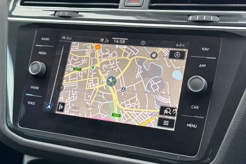 MD22HDF Volkswagen Tiguan 1.5 TSI R-Line DSG Euro 6 (s/s) 5dr Thumbnail #18