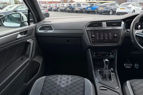 MD22HDF Volkswagen Tiguan 1.5 TSI R-Line DSG Euro 6 (s/s) 5dr Thumbnail #21