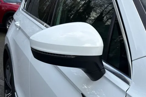 MD22HDF Volkswagen Tiguan 1.5 TSI R-Line DSG Euro 6 (s/s) 5dr Thumbnail #29