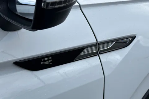 MD22HDF Volkswagen Tiguan 1.5 TSI R-Line DSG Euro 6 (s/s) 5dr Thumbnail #30