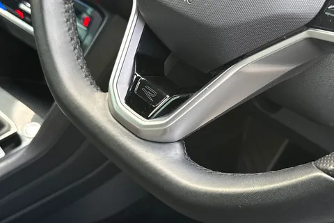 MD22HDF Volkswagen Tiguan 1.5 TSI R-Line DSG Euro 6 (s/s) 5dr Thumbnail #33