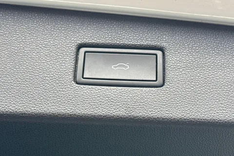 MD22HDF Volkswagen Tiguan 1.5 TSI R-Line DSG Euro 6 (s/s) 5dr Thumbnail #38