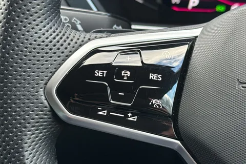 MD22HDF Volkswagen Tiguan 1.5 TSI R-Line DSG Euro 6 (s/s) 5dr Thumbnail #42