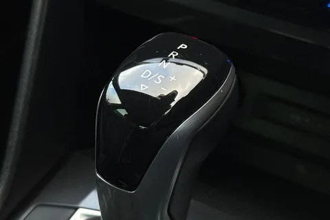 MD22HDF Volkswagen Tiguan 1.5 TSI R-Line DSG Euro 6 (s/s) 5dr Thumbnail #52