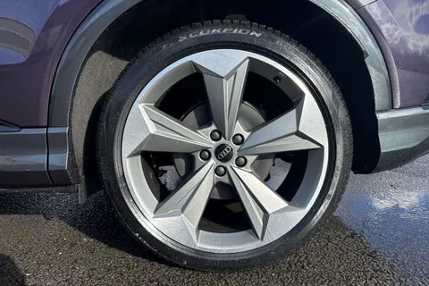 Audi Q4 e-tron 40 Black Edition Auto 5dr 82kWh Thumbnail #12