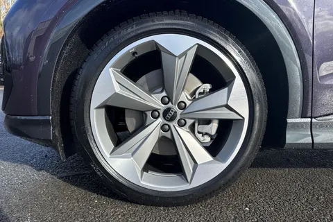 Audi Q4 e-tron 40 Black Edition Auto 5dr 82kWh Thumbnail #13