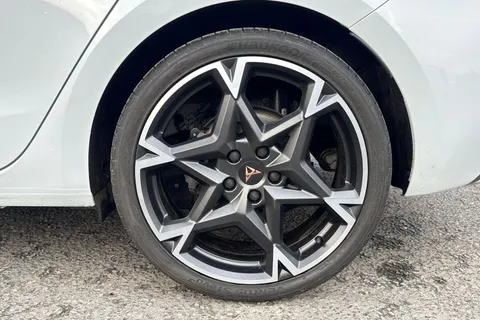 KY25HUH CUPRA Leon 1.5 TSI V2 Euro 6 (s/s) 5dr Thumbnail #12