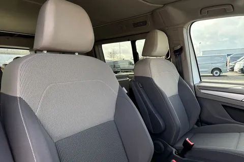 DH75ENV Volkswagen California Coast T7 SWB 150 PS DSG - Parking Heater / Delivery Mileage Thumbnail #24