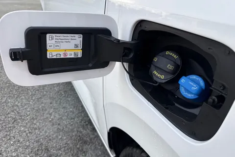 DH75ENV Volkswagen California Coast T7 SWB 150 PS DSG - Parking Heater / Delivery Mileage Thumbnail #25