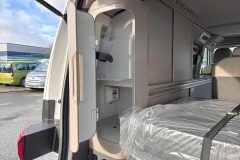 DH75ENV Volkswagen California Coast T7 SWB 150 PS DSG - Parking Heater / Delivery Mileage Thumbnail #37