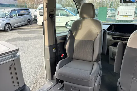 DH75ENV Volkswagen California Coast T7 SWB 150 PS DSG - Parking Heater / Delivery Mileage Thumbnail #39