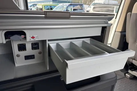 DH75ENV Volkswagen California Coast T7 SWB 150 PS DSG - Parking Heater / Delivery Mileage Thumbnail #41