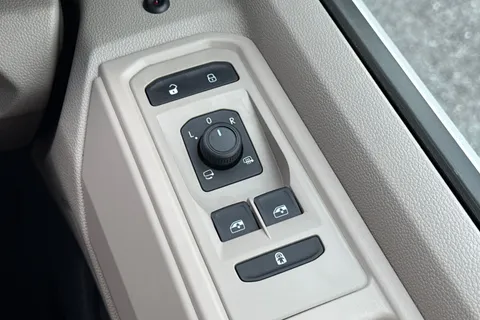 DH75ENV Volkswagen California Coast T7 SWB 150 PS DSG - Parking Heater / Delivery Mileage Thumbnail #50