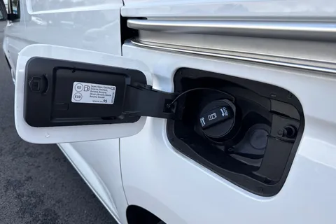 DE26LVR Volkswagen Caddy C20 Cargo Commerce Pro SWB 150 PS 1.5 TSI eHybrid 6sp DSG - Nav Thumbnail #26