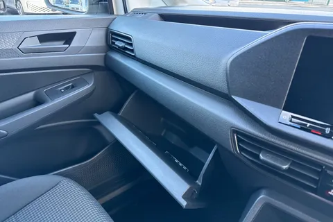 DE26LVR Volkswagen Caddy C20 Cargo Commerce Pro SWB 150 PS 1.5 TSI eHybrid 6sp DSG - Nav Thumbnail #35