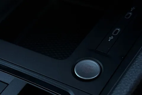 DE26LVR Volkswagen Caddy C20 Cargo Commerce Pro SWB 150 PS 1.5 TSI eHybrid 6sp DSG - Nav Thumbnail #37