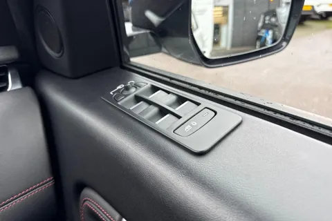 18 of 61 for Land Rover Discovery Sport 2.0 D240 MHEV R-Dynamic HSE Auto 4WD Euro 6 (s/s) 5dr