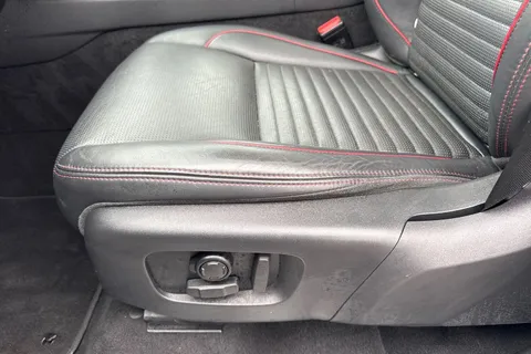 40 of 61 for Land Rover Discovery Sport 2.0 D240 MHEV R-Dynamic HSE Auto 4WD Euro 6 (s/s) 5dr