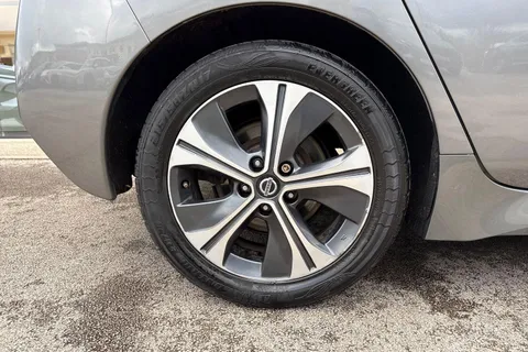 6 of 62 for NISSAN LEAF 110kW N-Connecta 40kWh 5dr Auto