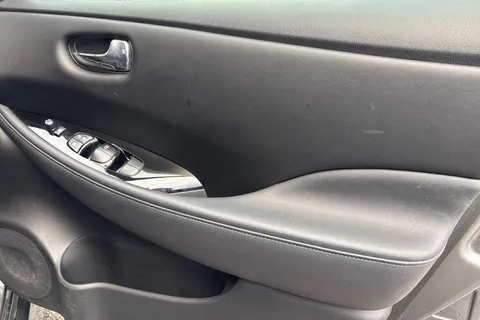 17 of 62 for NISSAN LEAF 110kW N-Connecta 40kWh 5dr Auto