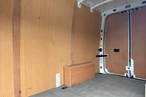 MF74OES Volkswagen Crafter 2.0TDI (140PS) CR35 MWB Manual Thumbnail #15