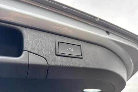 KP75LNR Volkswagen Passat 1.5 TSI eHybrid 272 Elegance DSG ⭐15' Infotainment pack incl. Head-up Displ Thumbnail #29