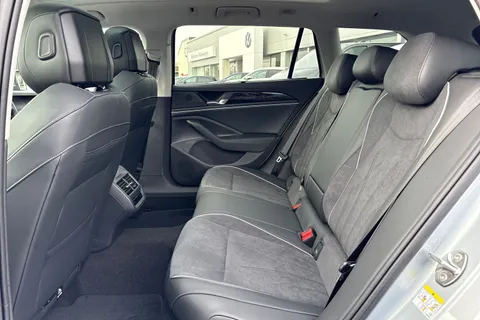 KP75LNR Volkswagen Passat 1.5 TSI eHybrid 272 Elegance DSG ⭐15' Infotainment pack incl. Head-up Displ Thumbnail #37