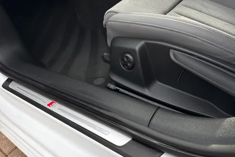 HG73SZK Audi A4 Avant Avant S line 40 TFSI 204 PS S tronic Thumbnail #33