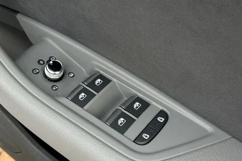 HG73SZK Audi A4 Avant Avant S line 40 TFSI 204 PS S tronic Thumbnail #44