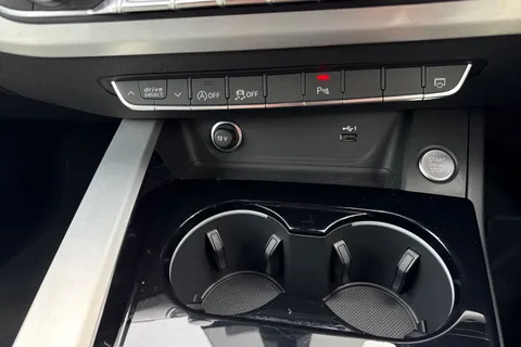 HG73SZK Audi A4 Avant Avant S line 40 TFSI 204 PS S tronic Thumbnail #60