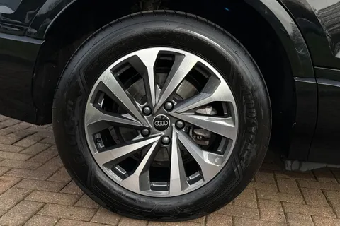 10 of 64 for Audi Q6 E-Tron Q6 SUV Sport e-tron performance 225,00 kW