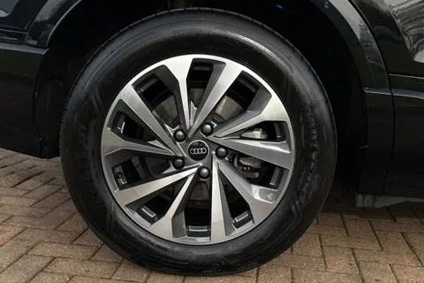 12 of 64 for Audi Q6 E-Tron Q6 SUV Sport e-tron performance 225,00 kW