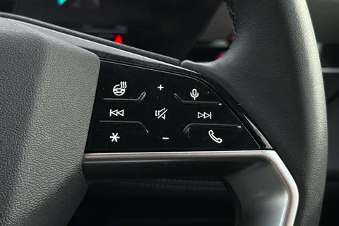 35 of 64 for Audi Q6 E-Tron Q6 SUV Sport e-tron performance 225,00 kW