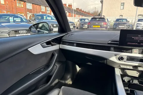 YO73PNJ Audi A4 Avant 2.0 TFSI 40 S line S Tronic Euro 6 (s/s) 5dr Thumbnail #16