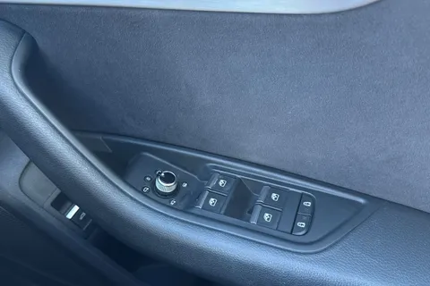 YO73PNJ Audi A4 Avant 2.0 TFSI 40 S line S Tronic Euro 6 (s/s) 5dr Thumbnail #19