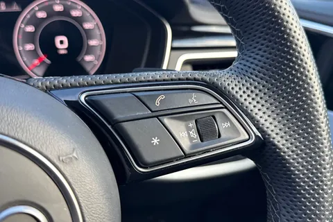 YO73PNJ Audi A4 Avant 2.0 TFSI 40 S line S Tronic Euro 6 (s/s) 5dr Thumbnail #43