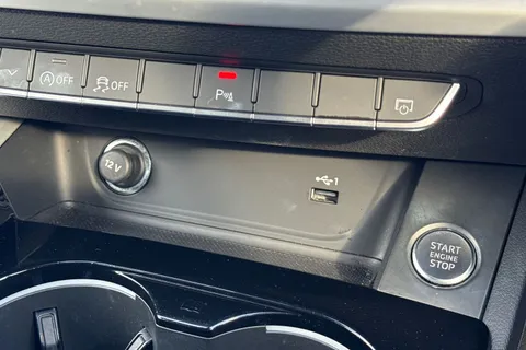 YO73PNJ Audi A4 Avant 2.0 TFSI 40 S line S Tronic Euro 6 (s/s) 5dr Thumbnail #46