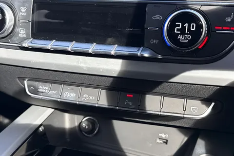 YO73PNJ Audi A4 Avant 2.0 TFSI 40 S line S Tronic Euro 6 (s/s) 5dr Thumbnail #47