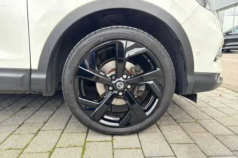 LS18ETA Nissan Qashqai 1.2 DIG-T Tekna Euro 6 (s/s) 5dr Thumbnail #11