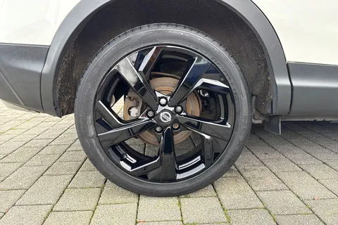 LS18ETA Nissan Qashqai 1.2 DIG-T Tekna Euro 6 (s/s) 5dr Thumbnail #12