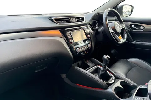 LS18ETA Nissan Qashqai 1.2 DIG-T Tekna Euro 6 (s/s) 5dr Thumbnail #16