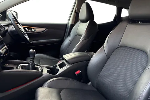 LS18ETA Nissan Qashqai 1.2 DIG-T Tekna Euro 6 (s/s) 5dr Thumbnail #17