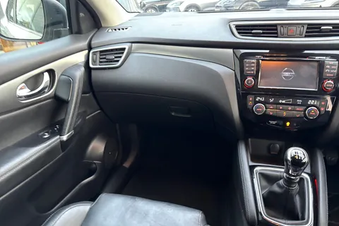 LS18ETA Nissan Qashqai 1.2 DIG-T Tekna Euro 6 (s/s) 5dr Thumbnail #21