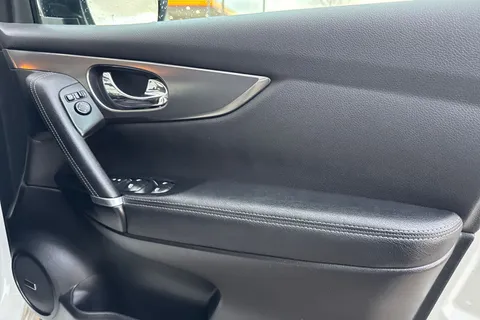 LS18ETA Nissan Qashqai 1.2 DIG-T Tekna Euro 6 (s/s) 5dr Thumbnail #22