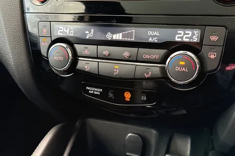 LS18ETA Nissan Qashqai 1.2 DIG-T Tekna Euro 6 (s/s) 5dr Thumbnail #23