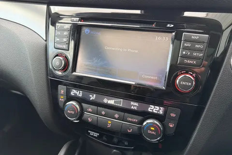 LS18ETA Nissan Qashqai 1.2 DIG-T Tekna Euro 6 (s/s) 5dr Thumbnail #45