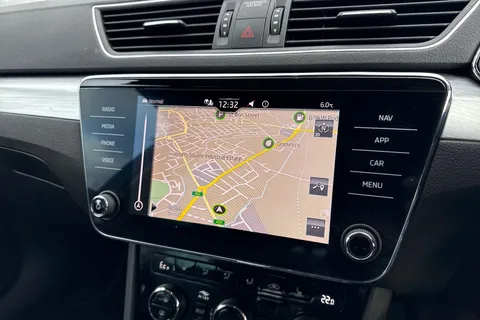 CY73FHH Škoda Superb 1.4 TSI iV 13kWh SE Technology DSG Euro 6 (s/s) 5dr Thumbnail #13