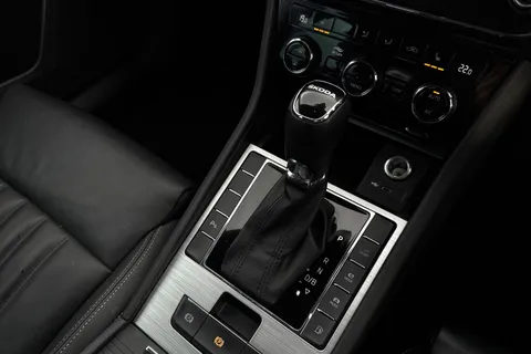 CY73FHH Škoda Superb 1.4 TSI iV 13kWh SE Technology DSG Euro 6 (s/s) 5dr Thumbnail #21