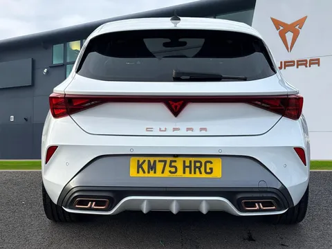 KM75HRG CUPRA Leon 1.5 eHybrid 204 V3 5dr DSG ** DELIVERY MILEAGE** Thumbnail #4